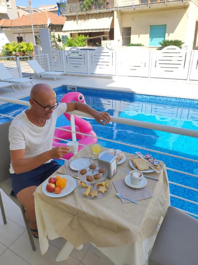 Nuovo HOTEL SETTIBI 20m dalla spiaggia Giulianova Esterno foto